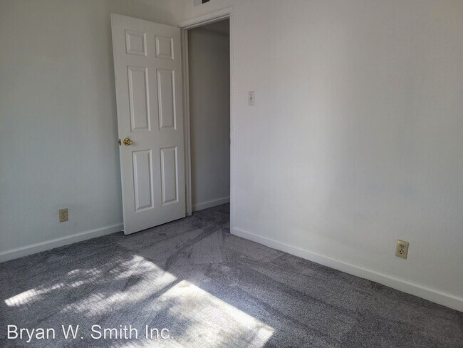 Building Photo - 3 br, 2 bath House - 3026 Pear Street