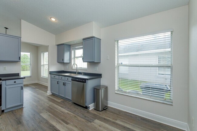 Building Photo - Charming 3-Bedroom Home for Rent in South ...