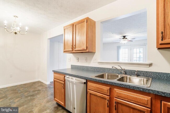 Building Photo - 145 Hailey Ln