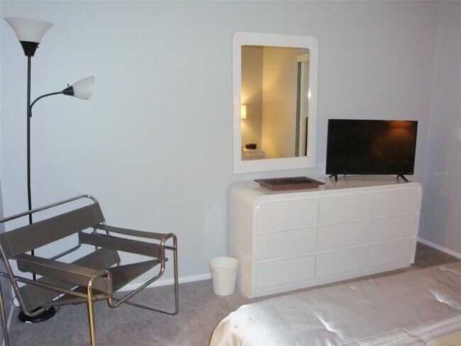 Building Photo - 270 Woodlake Wynde