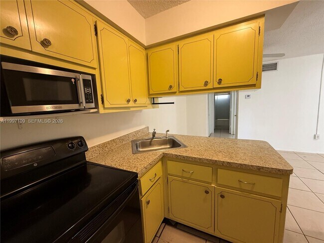 Building Photo - 1620 West Ave