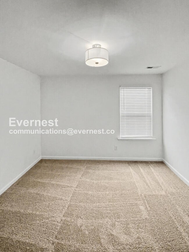 Building Photo - 3 Bed, 2.5 Bath Home with Fenced Yard & Garage / Available Now!