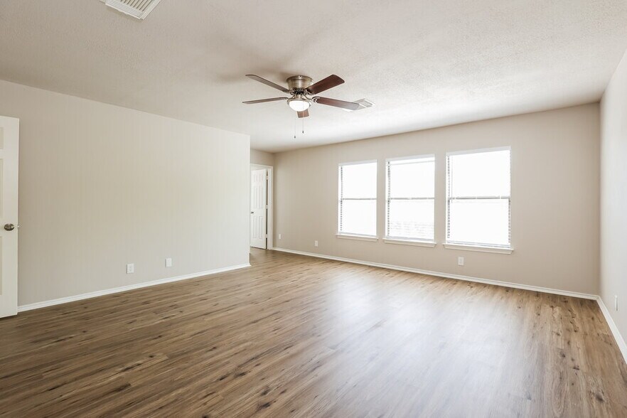 Building Photo - 10218 Sandbrook Hill