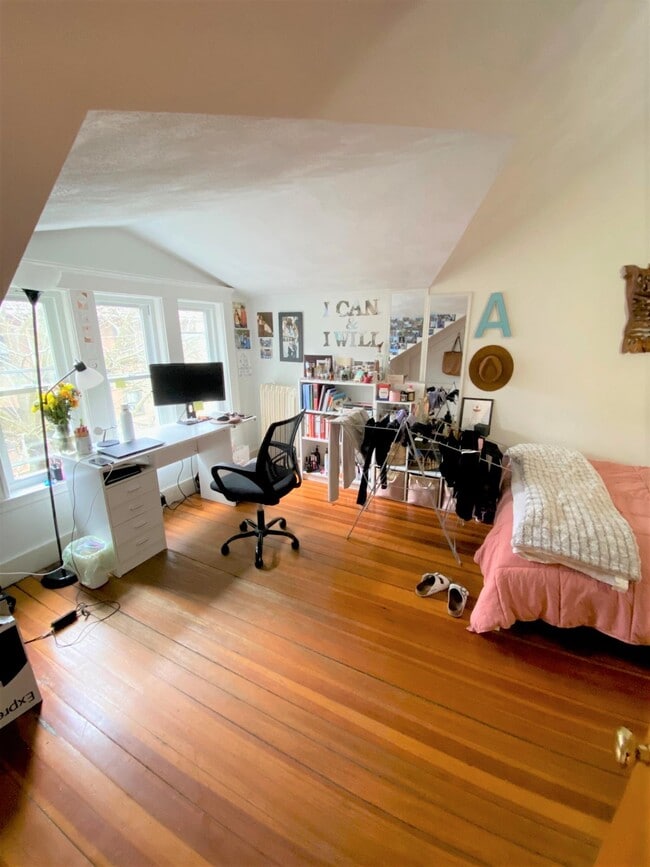 Building Photo - 9 Everett St