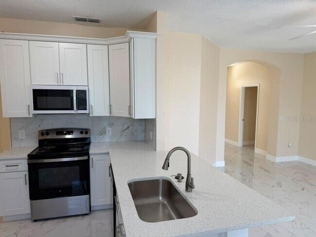 Building Photo - 351 Corsica Ct