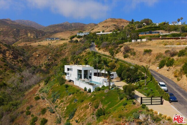 Building Photo - 3851 Sweetwater Canyon Dr