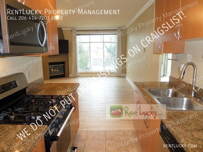 Building Photo - 4031 Aurora Ave N