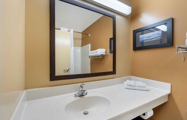 Building Photo - Furnished Studio-Chicago - Elmhurst -O'Hare