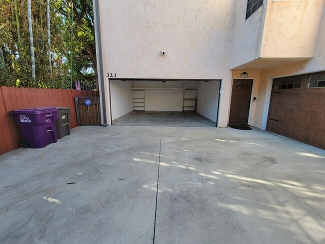 Building Photo - BEAUTIFUL 4BD - 3BA SINGLE STORY HOUSE WITH PRIVATE LAUNDRY AND DETACHED 2 CAR GARAGE