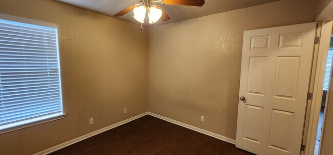 Building Photo - 3 Bedroom 2 bath Duplex South Killeen VIEWABLE SOON