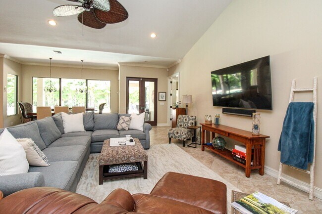 Building Photo - ** THE MOORINGS ** SINGLE FAMILY HOME 3 PL...