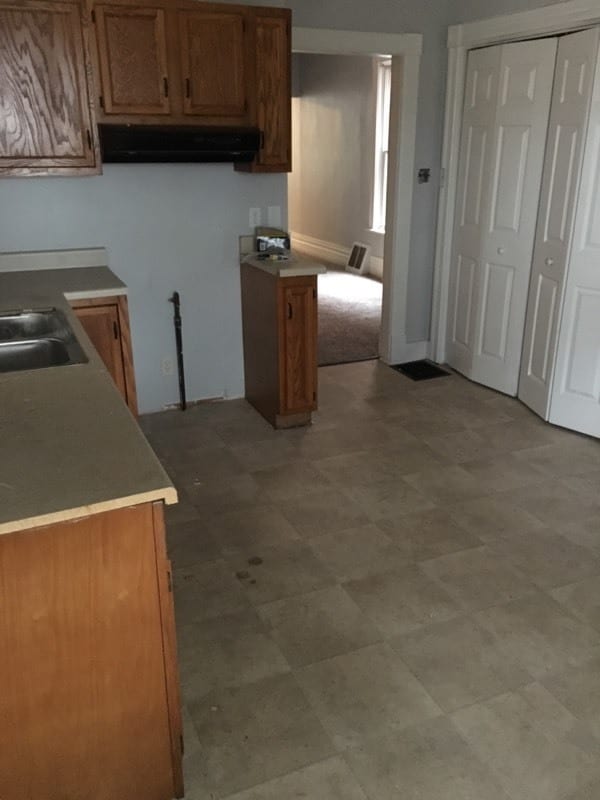 Building Photo - $1350.00 3 Bedroom 2 Bathroom