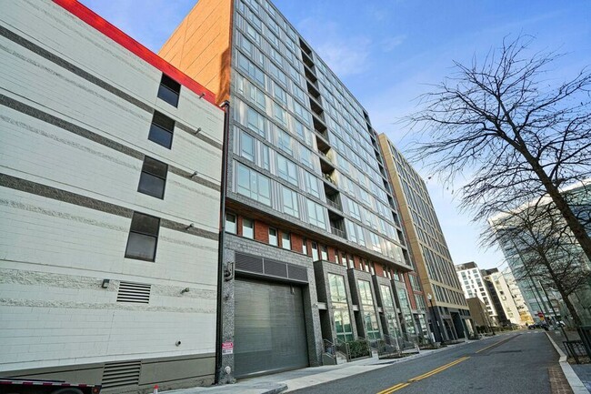 Building Photo - Nice Nest in Navy Yard| - Pet friendly and...