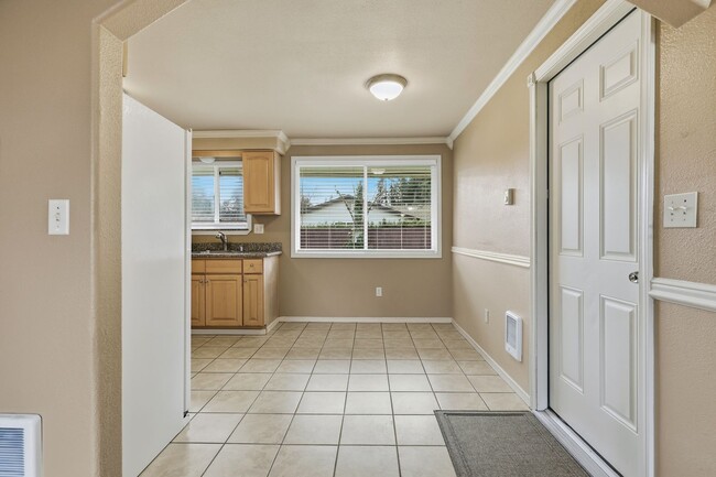 Building Photo - Move in Ready! 3 bedroom 1 bath, North Thurston School District.