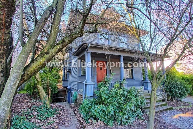 Building Photo - First Month Fee on a 12 Month Lease!  2 Bed, 1 Bath 2 Story Unit with Victorian Architectural Detail