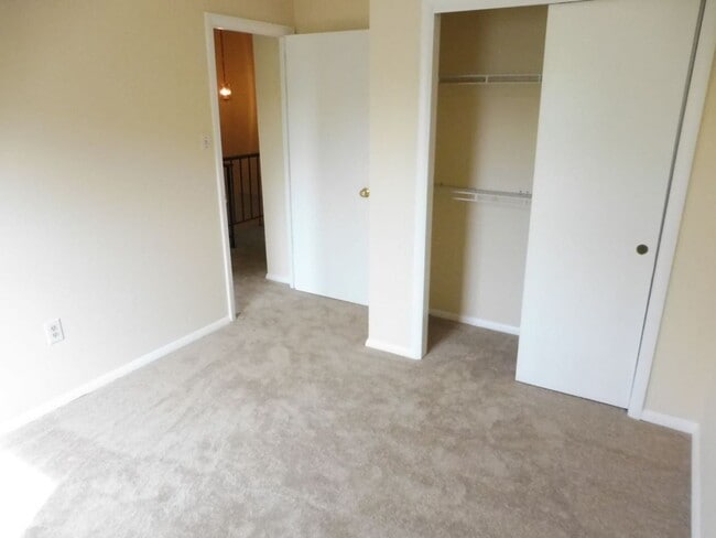 Building Photo - Spacious Townhome in Gaithersburg