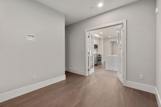 Building Photo - SEPTEMBER 1 - 1 bedroom apartment In Jamai...