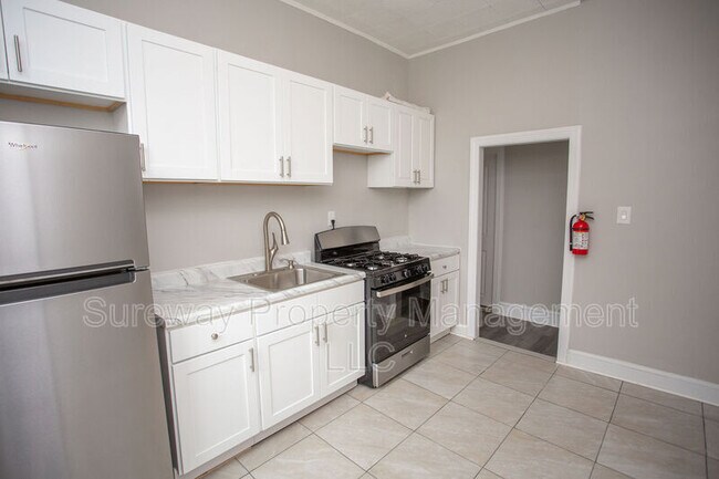 Building Photo - 614 Main St