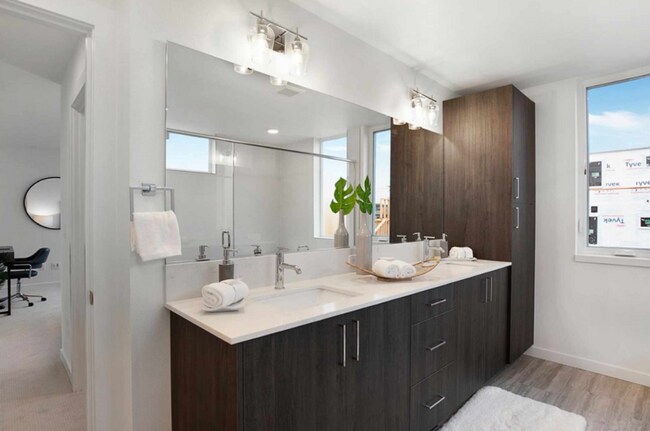 Building Photo - Modern Wallingford/Fremont Home with Rooftop Views & Designer Finishes