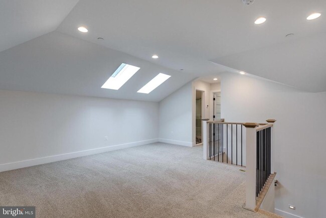Building Photo - 5615 McLean Dr