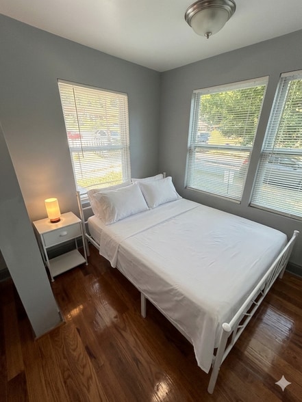 Building Photo - 1033 Palmetto Ave SW