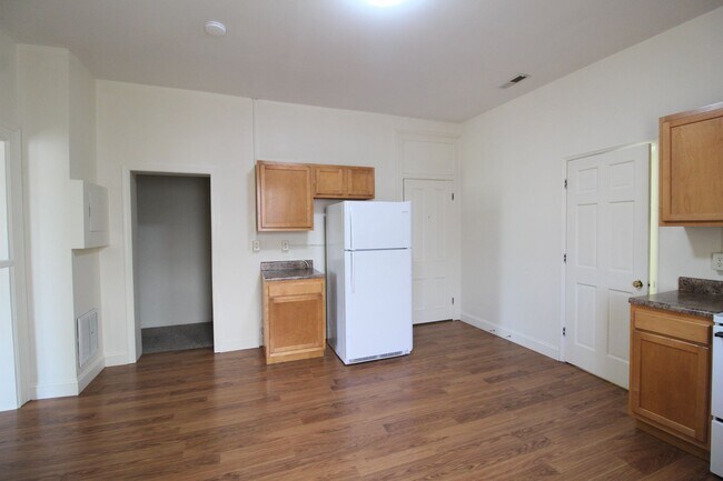 Building Photo - Downtown home for rent