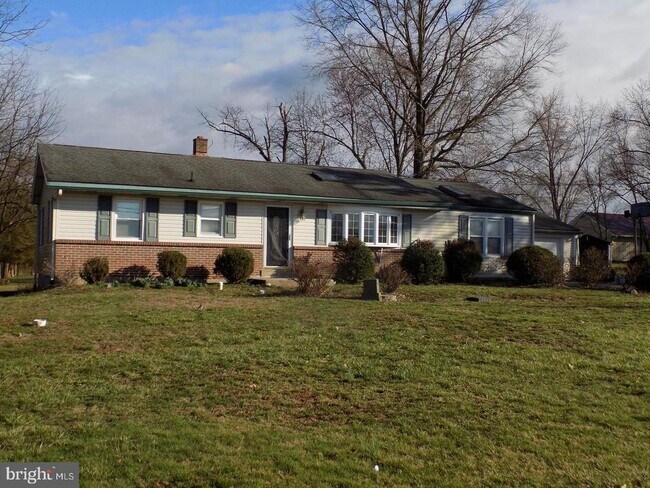 Building Photo - 3168 Middle Creek Rd