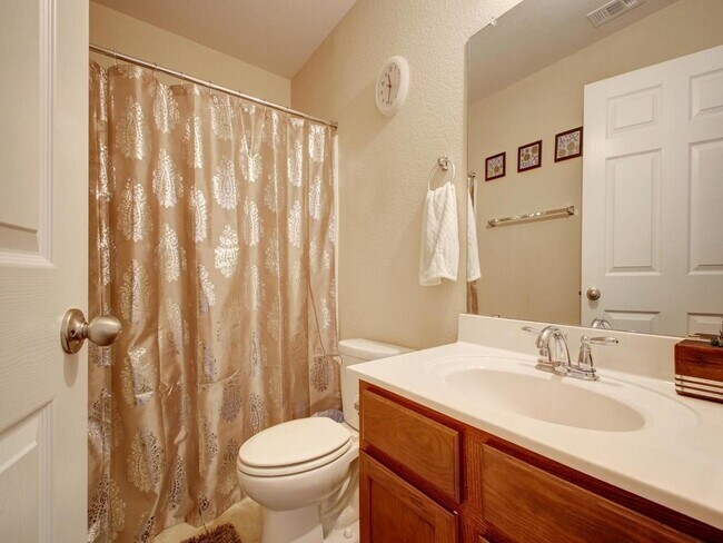 Building Photo - 3420 Bach Dr