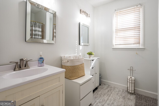 Building Photo - 1223 Settlebench Ln
