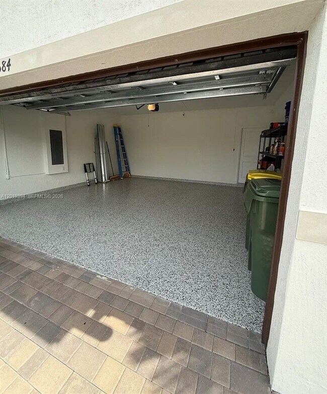 Building Photo - 2584 SE 25th Ct