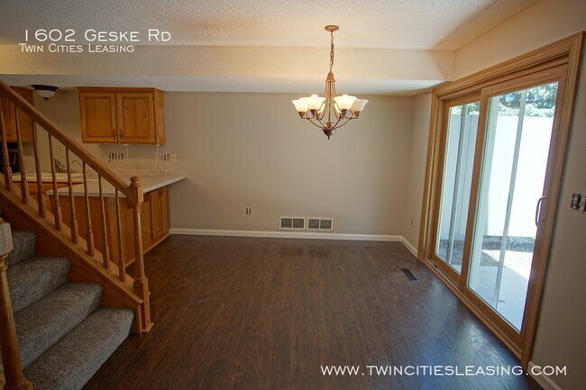 Building Photo - NEW: Carpet and paint throughout!  3 Beds ...