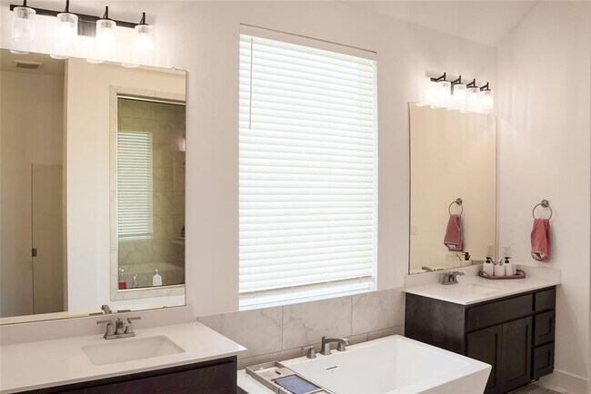 Building Photo - 629 Rocky Spot Dr