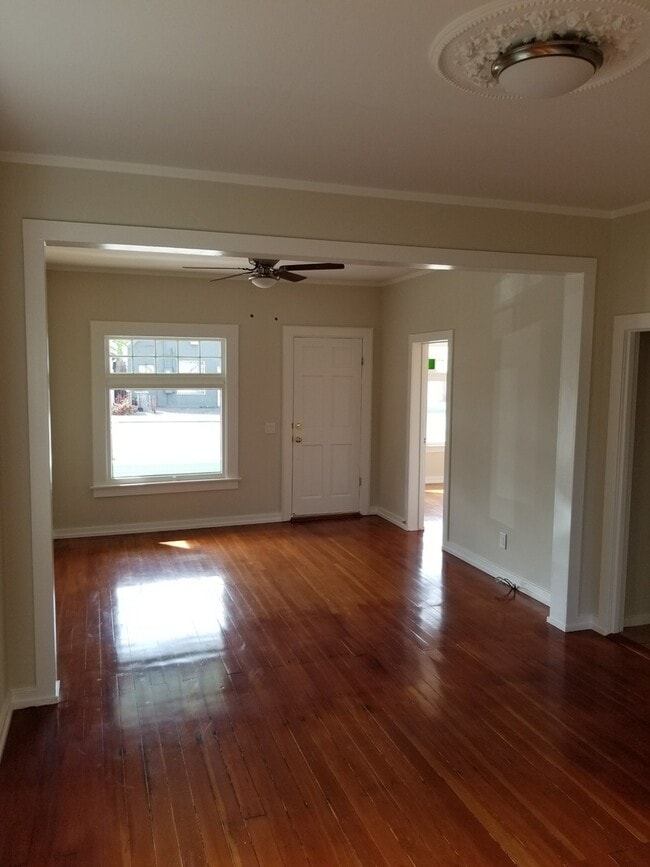 Building Photo - SAN JOSE - Craftsman style cottage with ya...