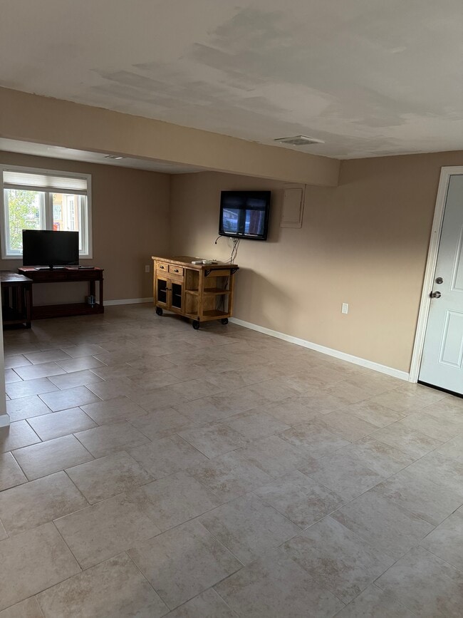 Building Photo - 122 E Navasink Dr