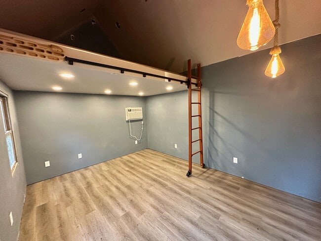 Building Photo - 4N355 Knoll Creek Dr