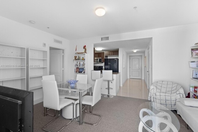 Building Photo - 2701 SW 3rd Ave