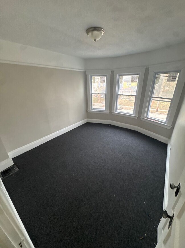 Building Photo - 4 Bedroom Home for Rent in Glenville – Cleveland