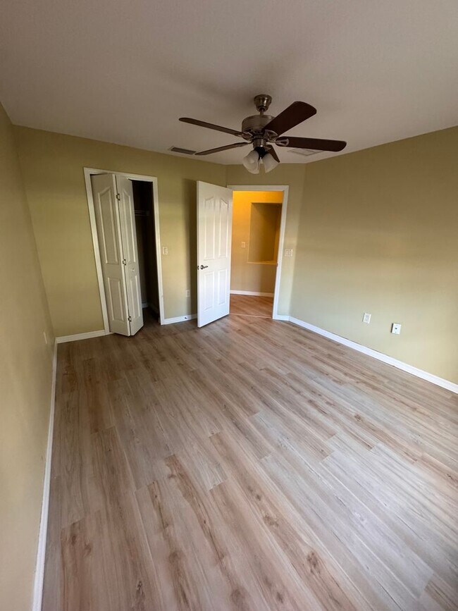 Building Photo - Luxury Living in SummerGlen – Updated 3-Be...