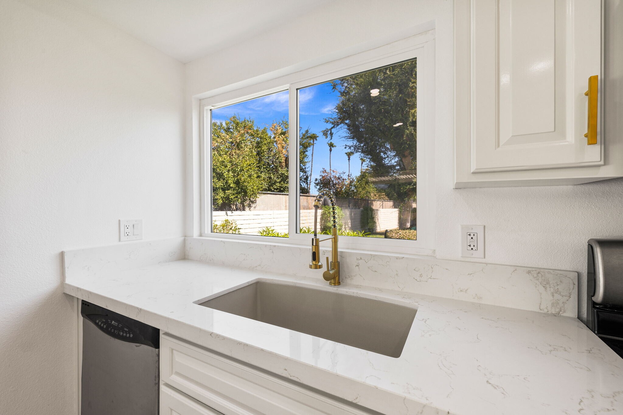Building Photo - 74930 San Simeon Dr