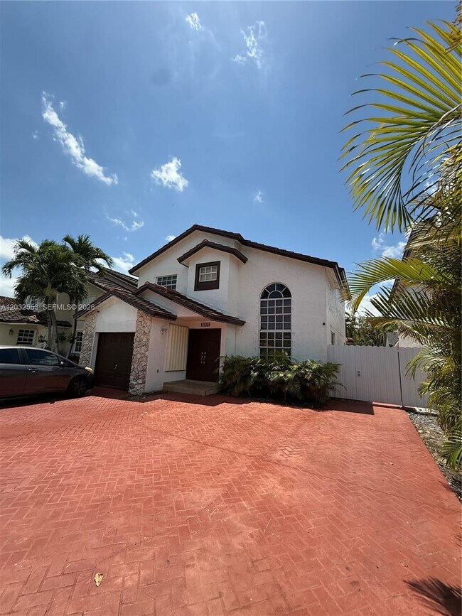 Building Photo - 9940 SW 146th Ct