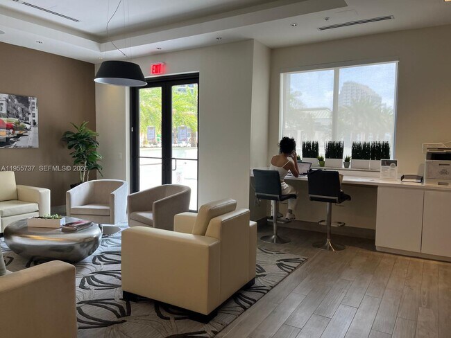 Building Photo - 999 SW 1st Ave