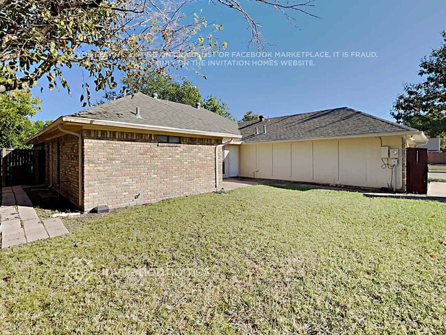 Building Photo - 801 Meadow Creek Dr
