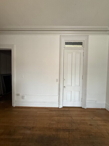 Building Photo - 346 S Rose St