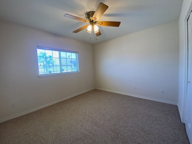 Building Photo - AFFORDABLE ISLAND LIVING!