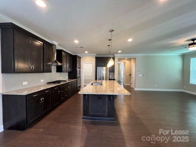 Building Photo - 15531 Laverack Ln
