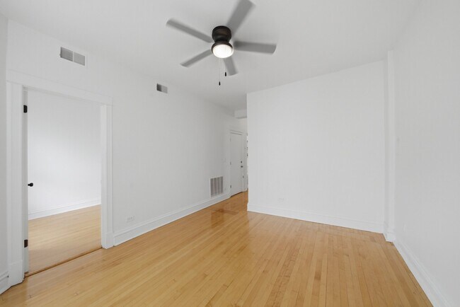 Building Photo - 852 N Christiana Ave