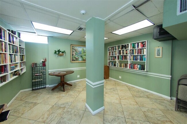 Building Photo - 608 SW Natura Blvd