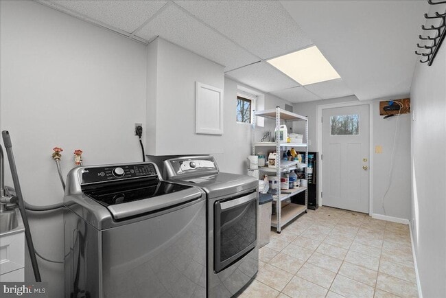 Building Photo - 7845 Brompton St