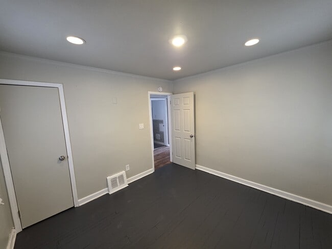 Building Photo - 8461 Plainview Ave