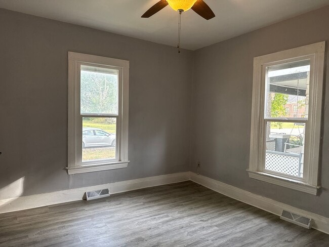 Building Photo - Newly renovated east side 1 BR/1BA